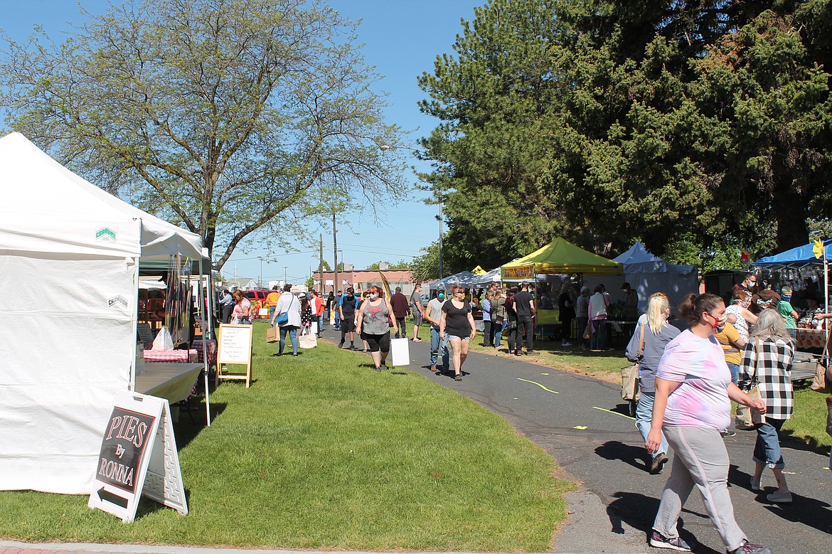 Enthusiastic opening for Moses Lake Farmers Market Columbia Basin Herald